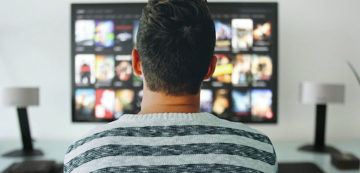 Jak oglądanie telewizji wpływa na myślenie i postrzeganie świata?